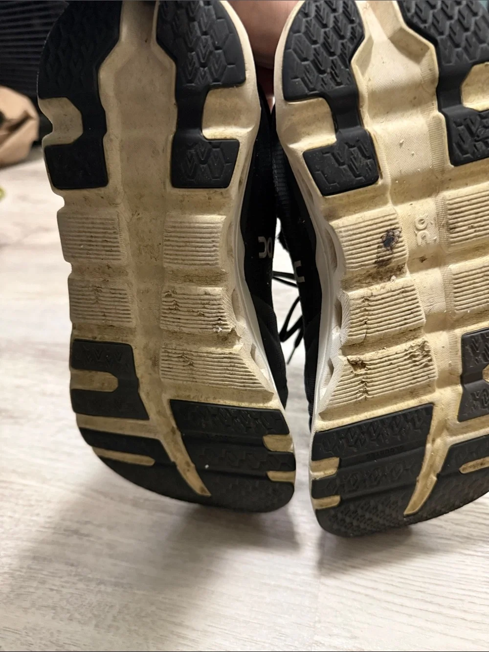 On Running Men's 9 wide Black Athletic Running Shoes